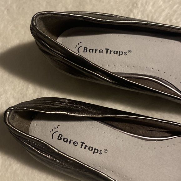 Bare Traps Landy Leather Slip On Wedge Heels Pumps Size 6 Silver Almond Toe - Picture 4 of 8